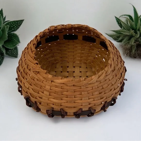 Artisan Crafted Curly Split Oak Basket By R. Riney, 2004, Round & Square Bottom - Picture 3 of 10